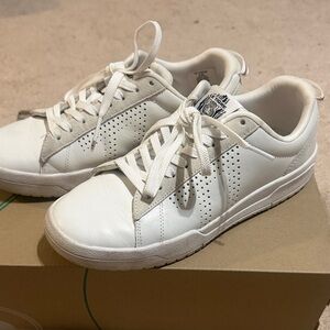 Le Tigre White Sneakers